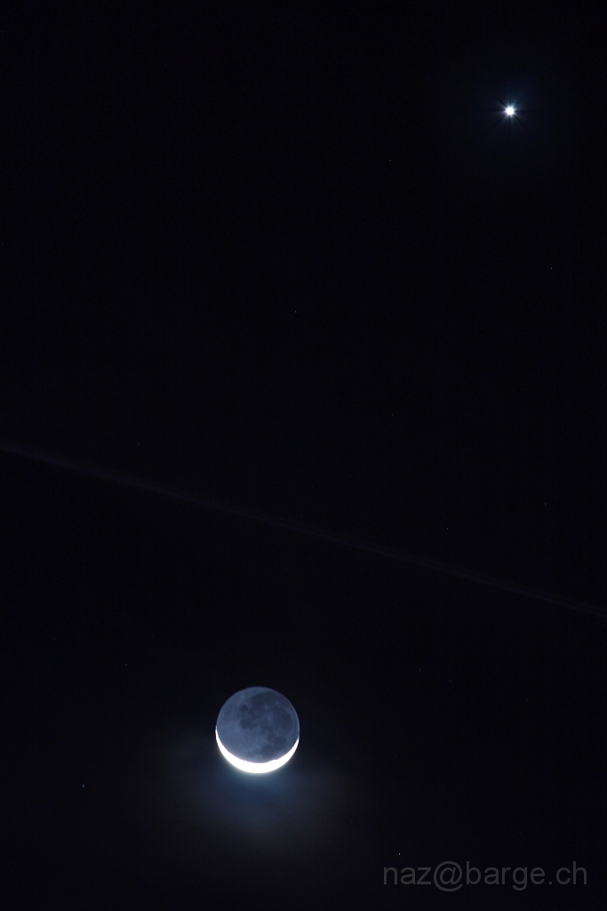 D40_2009_02_27_1644.JPG - la lune surmontee de venus
