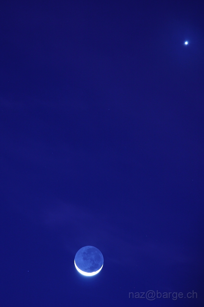 bluemoon.JPG - la lune surmontee de venus